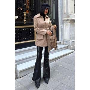 Chaqueta Camisera Midi de Gamuza con Cinturón para Mujer, Estilo Utilitario, Manga Larga, Otoño, Beige, Talla L - Product Image 2