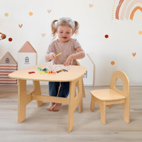 Vente en gros Table d'activités en bois naturel pour enfants Table et 2 chaises en bois pour tout-petits