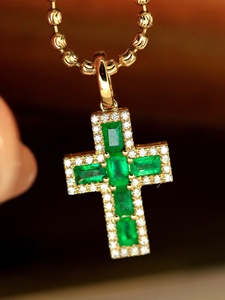 จี้เพชรพลอยรูปกางเขนทองคำแท้ 18K ประดับมรกตจาก Xinfly Universal Buckle Fine Jewelry Gifts - Product Image 2