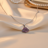 Collier chaîne avec pendentif lèvre sexy en acier inoxydable, entièrement orné de zircons roses et de diamants, plaqué PVD, accessoire breloque bouche rouge, vente en gros usine