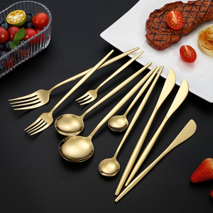 Juego de cubiertos de acero inoxidable, cuchillo para carne, tenedor, cuchara para postre, cuchara para helado de mango largo, vajilla de estilo portugués para fiestas, duradera - Product Image 4