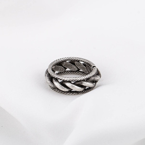 Anillo Abierto de Acero de Titanio Geométrico, Joyería Unisex con Diseño Desgastado - Product Image 2