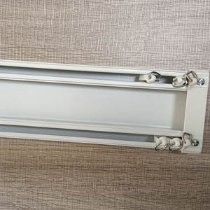 Fábrica de alta resistencia de doble cortina Pistas Montaje en <span class=keywords><strong>pared</strong></span> superior Caja de cortina Accesorios Postes de cortina Pistas Accesorios - Product Image 2