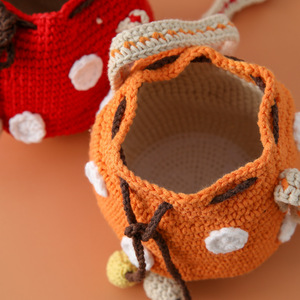 Sac bandoulière en laine écologique pour femmes, en forme de feuille, nouveau design de maison en feuille tricotée à la main pour filles et parents - Product Image 2