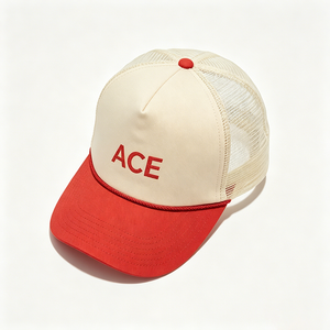 Casquette unisexe en toile 5 panneaux personnalisée avec broderie ACE, bicolore crème et rouge, dos en maille respirante et mousse, pour streetwear et activités de plein air - Product Image 4