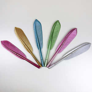 Penna a Sfera Promozionale di Alta Qualità a Forma di Piuma in Plastica, Rossa e Rosa, con Punta da 1.0mm, Logo Sportivo, per Scrittura - Product Image 5