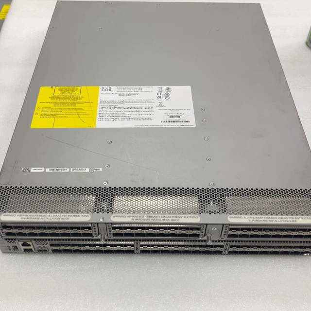DS-C9396T-K9 MDS 9396T Multilayer Fabric Switch 96-Port 32Gbps SFP+ FC SAN Storage Switch 2RU Rack Mount