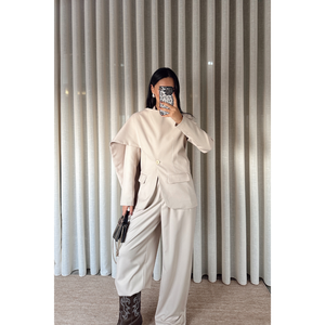 Conjunto de Chaqueta y Pantalones con Cuello Chal Modelo Massim Beige para Mujer, Traje Elegante - Product Image 2