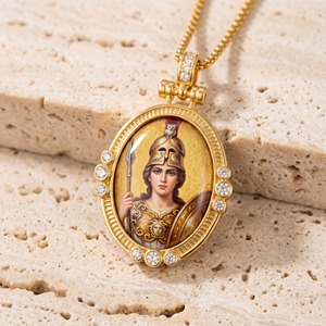 Collana con Ciondolo Classico Gufo Atena della Saggezza, in Ottone Placcato Oro, con Moneta, Smalto a Mano e Zirconi, Amuleto Talismano, <span class=keywords><strong>Prezzo</strong></span> di Fabbrica - Product Image 1