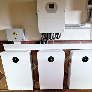 Batería de Almacenamiento de Energía de Litio de Bajo Voltaje Deye RW-F16, 51.2V 314Ah 16.07kwh, Batería LiFePO4 para Uso Doméstico - Product Image 4