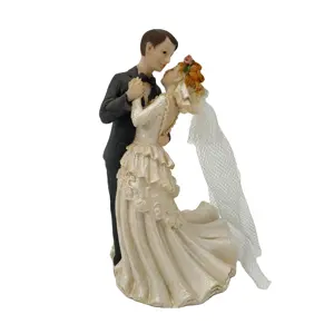 Polyresin Hochzeit Paarfigurinen für Hochzeit Dekoration Heimdekoration Xiamen Hafen Hochzeitstorte Topper-Figurinen Harz Europa