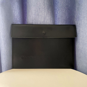 حقيبة مجوهرات فاخرة بشعار منقوش من الجلد بتصميم مغلف صغير من الجلد الصناعي للحلقة - Product Image 6