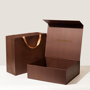 Lionwrapack tùy chỉnh gấp cứng nhắc từ hộp quà tặng FSC chứng nhận tái chế bao bì giấy cho quần áo Quà Tặng - Product Image 1