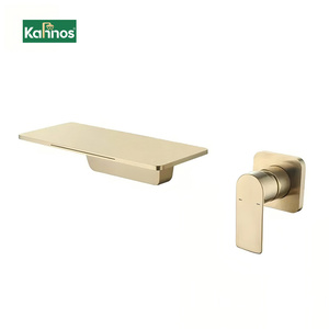 Grifo Mezclador Monomando de Latón Sólido con Acabado Dorado Pulido para Lavabo de Baño, Montado en Pared, con Caño en Cascada para Agua Fría y Caliente - Product Image 1