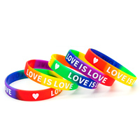LOVE IS LOVE Bracelet en silicone imperméable arc-en-ciel pour la Saint-Valentin, événements, fêtes, activités, logo personnalisé