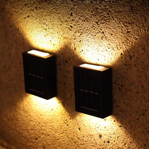 Lámpara Solar de Pared para Exteriores, LED Cuadrada, Impermeable, Luz Arriba/Abajo, Decoración para Jardín, Patio y Hogar, Ángulo de Haz de 20 Grados - Product Image 1