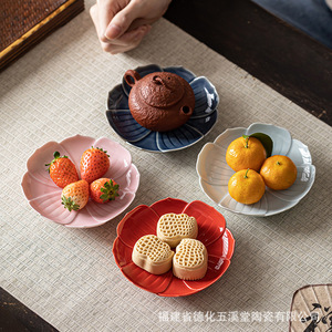 Petite assiette en porcelaine en forme de lotus de Fujian Wuxitang pour servir le thé, les collations, les fruits lors de mariages - Product Image 3