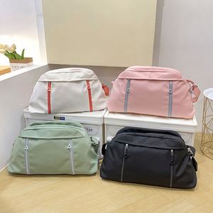 Sac de sport pour femme avec compartiment sec/humide séparé, sac à bandoulière personnalisable pour le yoga et les voyages - Product Image 5