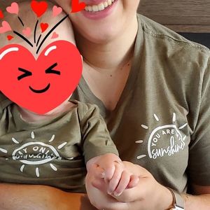 เสื้อยืดคอกลมแขนสั้นผ้าฝ้ายพิมพ์ลายไวนิลแบบกำหนดเองสำหรับแม่และลูก - Product Image 4