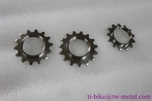 Pignon de piste à vitesse fixe en titane en 14T ou 17T - Product Image 5