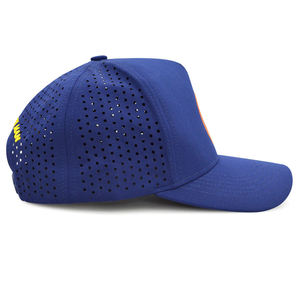 Casquette de baseball personnalisée à 5 panneaux imperméable avec logo en patch de caoutchouc, casquette de golf perforée découpée au laser avec porte-tee, casquette de golf perforée avec cordon - Product Image 5