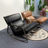 Fauteuil à bascule moderne en similicuir PU style Cass, avec structure métallique, pour salon et chambre à coucher