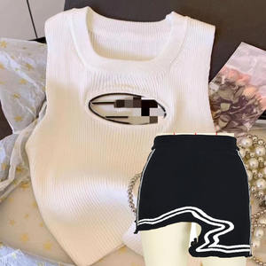 Damen-Set mit Aufdruck, Ärmellose Weste mit Cut-Outs und Asymmetrischem Strickrock, Zweiteiliges Outfit - Product Image 6