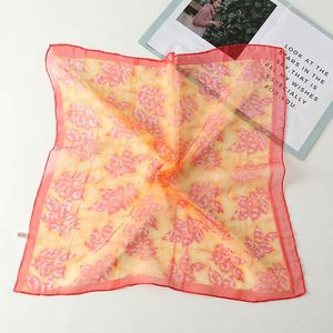 Écharpe imprimée pour femme, motifs audacieux et colorés, tombé fluide et doux, idéale pour offrir ou pour usage personnel - Product Image 2