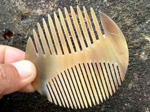 หวีผมเขาควายทำมือแท้ฟันกว้างเรียบช่วยลดการแตกของเส้นผมและเพิ่มความเงางามของเส้นผม - Product Image 5