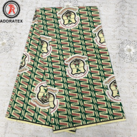 Nouveau design de gros de tissus en polyester avec logo personnalisé imprimés à la cire en usine pour les uniformes scolaires africains de Guinée