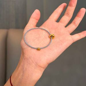 สร้อยข้อมือเชือกถัก "โกลด์ ตัวตัว" ชุบทอง 18K พร้อมตัวล็อคแบบตัวอักษรฟู สีฟ้าทะเล สายคล้องมืออเนกประสงค์สำหรับฤดูร้อน รุ่นใหม่ - Product Image 4