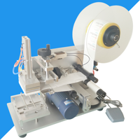 Machine d'étiquetage semi-automatique pour bouteilles plates à surface plane