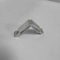 Soporte de Esquina de Aluminio de una Pieza Tengshuo 6063-T5, Moderno y Duradero, 90 Grados, Fundido a Presión, con Tornillos, para Conexión de Marcos de Puertas y Ventanas