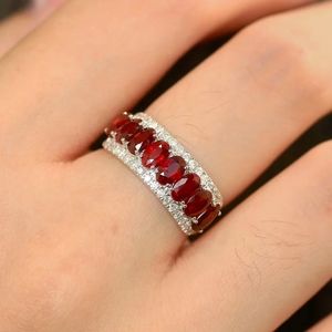 แหวนทองคำขาวบริสุทธิ์ 18K ยี่ห้อซินฟลาย ประดับเพชรธรรมชาติ 0.42 กะรัต และทับทิม 2.8 กะรัต รับรองโดย GRC ผลิตเพื่อขายส่ง - Product Image 2