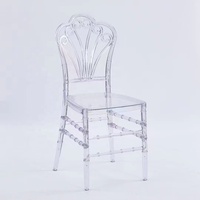 Chaises Chiavari en plastique transparent Napoleon Outdoor - Empilables, écologiques, portables pour les mariages, les fêtes et les salons
