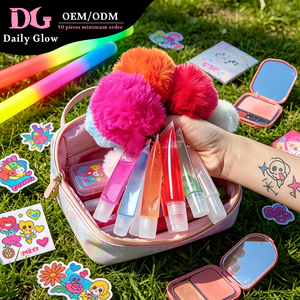 ลิปออยล์สมุนไพรเนื้อกลอสชุ่มชื้น ลิปทินท์ แบรนด์ส่วนตัว พวงกุญแจของเล่นเด็กแบบฟัซซี่บอล โลโก้สั่งทำได้ วีแกน ขายส่ง - Product Image 1