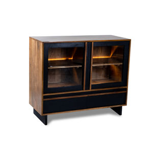 Vitrine Oxberg en bois massif noir et naturel avec portes vitrées et tiroirs de rangement - Product Image 3