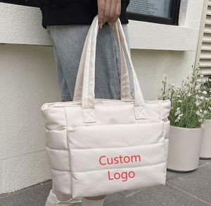 Bolsos Tote Acolchados de Asa Suave para Mujer, de Gran Venta, con MOQ Bajo, Bolsos de Hombro Personalizados, Bolsos de Mano Ligeros de Nylon para Mujer - Product Image 2