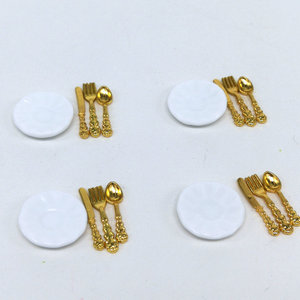 Mini-plat à gâteau en céramique miniature pour maison de poupée, assiette et couteau en métal, fourchette et cuillère (un ensemble = 4 assiettes + 4 couteaux, fourchettes, cuillères)) - Product Image 1