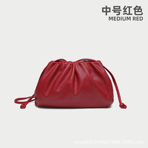 Sac plissé élégant pour femme, style nuage, à porter sous le bras, couleur unie, design texturé, fermeture magnétique - Product Image 6