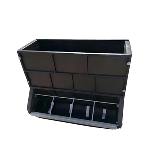 Mangeoire à porcelets à 8 trous double face en matériau composite pour porcelets d'élevage - Product Image 1