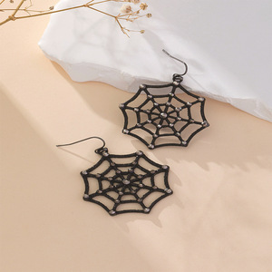 Boucles d'oreilles pendantes en forme de toile d'araignée noire, en alliage de zinc, bijoux de fête d'Halloween, boucles d'oreilles tendance - Product Image 3