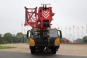 Grue mobile haute performance STC1000C5-8 disponible avec boîte de vitesses, moteur, pompe, moteur à engrenages et roulement pour la construction - Product Image 3