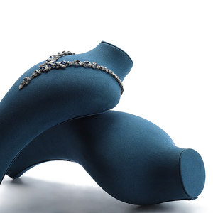 Buste de présentation de bijoux en velours bleu, fait main, de haute qualité, personnalisé par DIGU, élégant, pour bijoux - Product Image 5