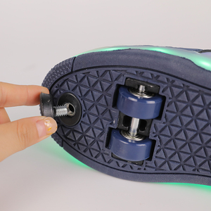 Chaussures à roulettes légères et tendance avec lumières, patins à roulettes durables et respirants pour adultes - Product Image 6