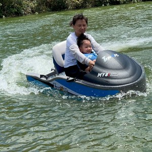 Bateau à réaction TopSpeed MY8 2 places, capacité de charge de 488 kg, bateau de loisirs pour sports nautiques - Product Image 1