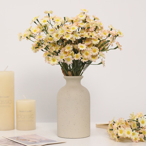 Ramo de Margaritas Artificiales, Flores de Seda y Plástico de Alta Simulación, Decoración para el Hogar, Accesorios para Bodas, Decoración de Primavera - Product Image 1