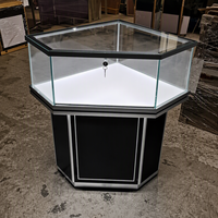 Vitrines à bijoux de luxe finition or avec éclairage LED, glissières de tiroir robustes et silencieuses pour une gestion efficace des stocks dans les centres commerciaux