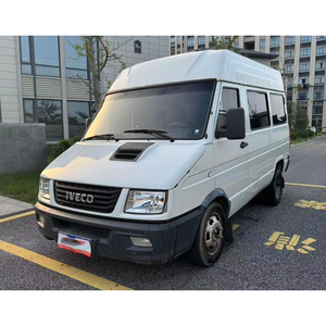 <span class=keywords><strong>Iveco</strong></span> <span class=keywords><strong>Daily</strong></span> 2020 Usada, 2.5T A35, Furgoneta de Pasajeros, Neumáticos Traseros Dobles, Techo Mediano, <span class=keywords><strong>5</strong></span> Asientos, Puerta Lateral Corredera, Color Oscuro - Product Image 2