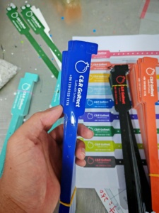 สายรัดข้อมือไวนิลแบบใช้แล้วทิ้งกันน้ำ PVC พิมพ์ลายสกรีน ออกแบบโลโก้สีตามสั่ง สไตล์โบราณ ขนาดต่างๆ สำหรับโปรโมชั่น - Product Image 6